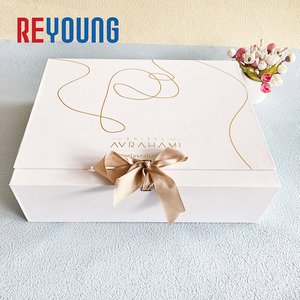 White Magnetic Boxes White Flip Lid Large Folding Square Gift Paper Box Packaging With Ribbon For Hijab