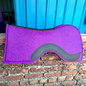 Tapis de selle western polyvalent violet en polycoton avec doublure en polycoton, rembourrage synthétique en laine et matériau en cuir de vachette polaire - Product Image 1
