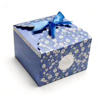 Boîte Cadeau Cosmétique Rigide Faite Main Écologique avec Dentelle Florale, Lamination Mate, Gaufrage et Nœud Carré – Idéale pour Mariages, Anniversaires et Cadeaux de Fêtes