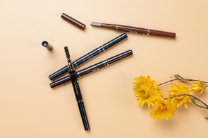 Crayon à sourcils chimique 2 en 1 imperméable de haute qualité en ABS avec brosse 0,5 g Longue durée Facile à appliquer Meilleure vente - Product Image 4