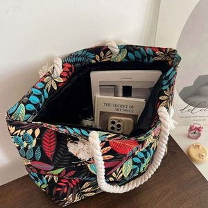 Sac fourre-tout en toile personnalisé avec logo, imprimé feuilles, grande capacité, portable, pour voyage, sac à bandoulière pour femme - Product Image 4