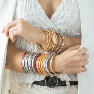 Pulsera de silicona con símbolo de la suerte, brazalete budista de color dorado claro, estilo tibetano - Product Image 3
