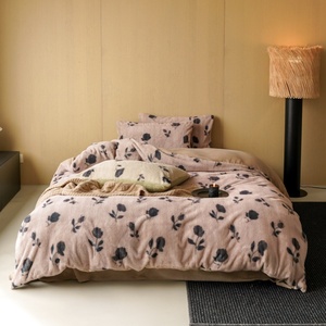 <span class=keywords><strong>Set</strong></span> di Biancheria da Letto di Lusso in Velluto con Motivo a Rose, 4 Pezzi, 100% Poliestere, <span class=keywords><strong>Copripiumino</strong></span> Ultra Morbido e Spesso in <span class=keywords><strong>Flanella</strong></span> per l'Inverno - Product Image 2