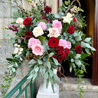 Boule de fleurs artificielles en soie bordeaux de haute qualité, grande pièce maîtresse pour mariages - Décoration de luxe moderne pour événements de mariage