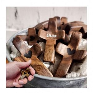 ไม้กางเขนไม้มะกอกแบบกำหนดเอง - บรรเทาความวิตกกังวล ของขวัญสร้างกำลังใจสำหรับการจับถือและการสวดมนต์ ของขวัญทางศาสนาแบบพกพา - Product Image 1