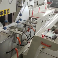 Sierra de doble inglete CNC para perfiles de aluminio/UPVC/PVC para puertas, ventanas y muros cortina, corte multiángulo 45, 67.5, 90 con motor