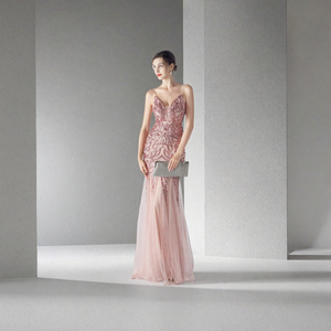 Robe de bal Sharon Said SF257 Rouge Dubaï, élégante, col carré, ornée de diamants, longueur ras du sol, taille empire, de luxe, pour mariage et occasions formelles - Product Image 3