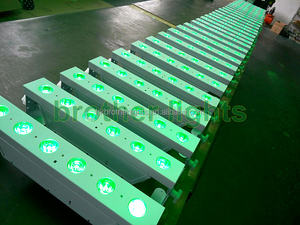 Barre lumineuse sans fil DMX RGBW 6x18W avec batteries, 6 LED, 6-en-1, avec étui de transport et chargeur de batterie - Product Image 4