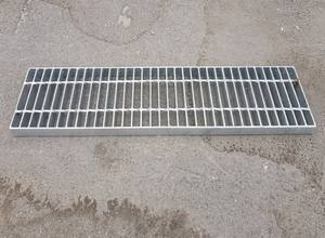 כיסוי ניקוז מרובע מחורץ מפלדת אל-חלד 304 עם משטח נגד החלקה לשימוש בסדנה, מחסן, חדר אמבטיה, בריכה ושימוש חיצוני - Product Image 4