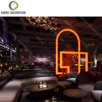 Ensemble de meubles personnalisés pour bar à vin, restaurant, boîte de nuit, comptoir de bar à cocktails en forme de L avec éclairage LED, design de table