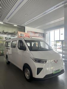 WULING YANGGUANG 2024 MINI <span class=keywords><strong>VAN</strong></span> EV nuovo veicolo di energia per l'esportazione 4 porte 2 posti <span class=keywords><strong>VAN</strong></span> 230KM 300KM dalla cina furgone elettrico puro - Product Image 3