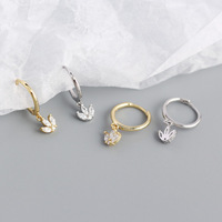 Zierliche Gold Vermeil Sterling Silber Doppelblumen Hängeohrringe 925 Sterling Silber Blumencluster Creolen