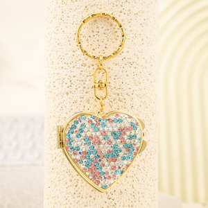 Mini Espejo Compacto con Forma de Corazón, Adornado con Pedrería Colorida, Llavero con Marco Metálico Dorado Electrochapado, Espejo de Bolsillo de Doble Cara con Cristal HD - Product Image 1