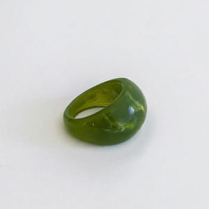 Bague de cocktail moderne en résine verte, forme géométrique, unisexe, pour usage quotidien, bijoux de mariage - Product Image 1