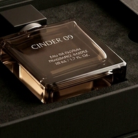 Boîte à parfum rigide de luxe noire magnétique de style livre avec insert intégré pour présentation et emballage cadeau de parfum