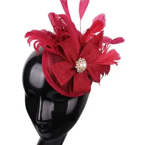 Sinamay Merah Klasik Modis Seperti Topi Wanita Derby Kentuchky Klip Rambut Pesta Gereja Fascinator dengan Bulu untuk Wanita