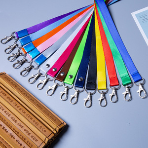 Cordón Largo Liso de Poliéster al por Mayor, Colores Sólidos, Sin Logotipo, 1.5cm de Ancho, con Gancho Giratorio - Product Image 2