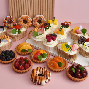 Miniatura de Cupcake de Frutas, Modelo Squishy, Aromatizado, Suave, de PU, Postre Falso Decorativo, Imán para Refrigerador, Accesorio para Fotografía de Panadería y Cafetería, Suministro al por Mayor - Product Image 4