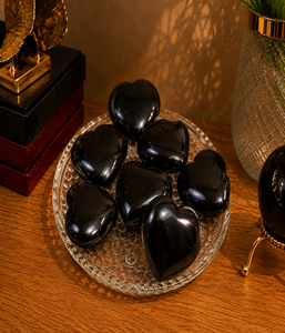 Piedra de Obsidiana Negra Natural en Forma de Corazón, Cristal Pulido a Mano para Exhibición, Colección, Decoración de Interiores y Venta al por Mayor - Product Image 1