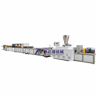 Machine de fabrication de profilés de fenêtres en PVC/UPVC