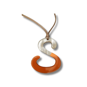 Colgante de cuerno de búfalo ecológico con baño de laca, estilo moderno, joyería unisex para mujer, hecho a mano en Vietnam. - Product Image 2