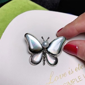 Broche papillon avec perle de coquillage noir naturel, plaqué or, alliage de zinc, accessoire de mode pour femme, cadeau - Product Image 3