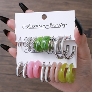 Juego de 5 Pares de Aretes de Bisutería con Incrustaciones de Perlas, Forma Geométrica en C, Aretes de Aleación para Mujer, Estilo Vintage Simple - Product Image 4