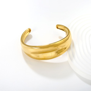Bracelet ouvert géométrique en acier inoxydable plaqué or 18 carats, surface lisse, pour femmes - Product Image 2