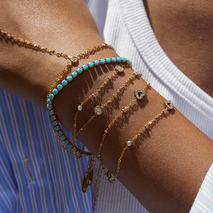 Bracelet fin à breloques pour femme, plaqué or 18 carats, double chaîne, motif cœur, bijoux à porter au quotidien, acier inoxydable, fermoir QT - Product Image 2