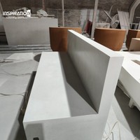 자외선에 강한 테라조 컬러의 내구성 있는 벤치, 햇빛이 잘 들어오는 곳에서 장기간 미적 가치를 유지하는 콘크리트 모듈식 소파 시스템
