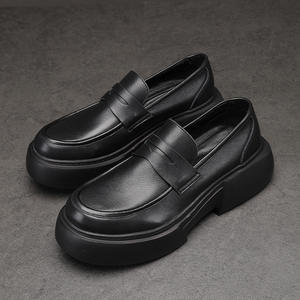 Chaussures élégantes pour hommes en cuir à boucle, style mocassin, pour occasions formelles ou décontractées - Product Image 3