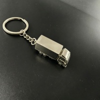 Porte-clés modèle mini camion de fret, idéal pour les cadeaux d'entreprise des sociétés de logistique et les souvenirs pour les livreurs.
