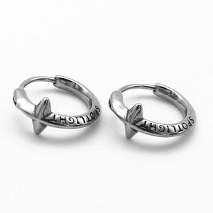 Pendientes de Aro Huggie Personalizados para Hombre, Acero Inoxidable 316L Hipoalergénico, Diseño Grabado con Púas, Estilo Vintage Punk Gótico, Regalo - Product Image 5