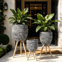 Set Pot Tanaman Fiber Clay 3 Ukuran, Motif Daun Retro Bertekstur, Pot Bunga dengan Kaki Kayu Alami dan Lubang Drainase