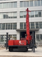 Foreuse hydraulique complète sur chenilles diesel de 280 m de profondeur avec pompe et moteur pour la construction de puits d'eau souterraine