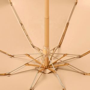 Parapluie pliant manuel léger en polyester à 8 baleines, avec poignée en bois, personnalisable, à ouverture manuelle, en tissu pongé, design minimaliste - Product Image 4