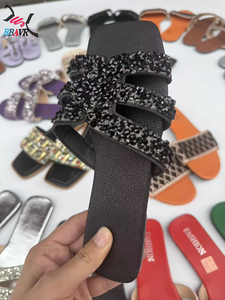 Tongs décontractées pour femmes, style tropical, avec perles et diamants, semelle en PU/PVC, tendance, en stock, vente chaude - Product Image 4