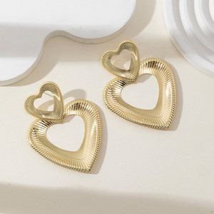 <span class=keywords><strong>Pendientes</strong></span> colgantes de mujer en forma de corazón de metal vintage, <span class=keywords><strong>pendientes</strong></span> largos geométricos de <span class=keywords><strong>oro</strong></span> exagerado, joyería - Product Image 3