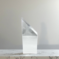 Trophée en acrylique transparent et écologique pour gravure, avec couleurs personnalisées et impression UV – Médailles et plaques