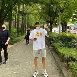 Pantalones cortos atléticos para hombre con bolsillos, secado rápido, transpirable, 100% algodón, cintura elástica, estilo informal, tela tejida - Product Image 4