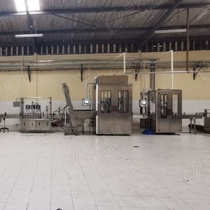 Ligne de remplissage chimique quotidienne entièrement automatique de nettoyage de bouteilles de lait de <span class=keywords><strong>toner</strong></span> d'huile liquide - Product Image 5