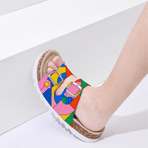 Sandali in Sughero con Logo Personalizzato, Ciabatte Piatte da Donna con Grafica Astratta, Vendita all'Ingrosso B2B, Fornitore Diretto di Fabbrica OEM ODM - Product Image 3