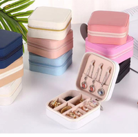 Boîte de rangement à bijoux portable avec logo personnalisé, en cuir PU, carrée, pour voyager, organiseur de bijoux pour boucles d'oreilles, bagues, colliers, bracelets