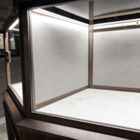 Vitrine à bijoux hexagonale en bois sur mesure avec éclairage LED pour boutique de bijoux DG Furniture