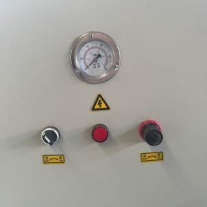 도매가 유리 모서리 가공기 회전식 접착 테이블 PLC 모터 엔진 구동 3-18mm 두께 380V - Product Image 5