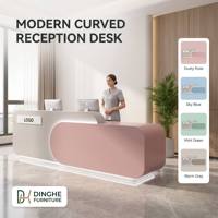 Bureau d'accueil moderne pour les centres d'éducation de la petite enfance avec rangement et espace pour logo personnalisé
