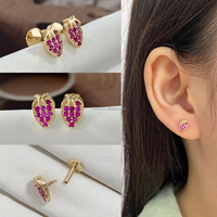 Neuheiten Beliebte 14 Karat massives Gold mit rosa Saphir Erdbeer form Schraube Gewinde Ohrringe Beliebtes Design Feiner Schmuck
