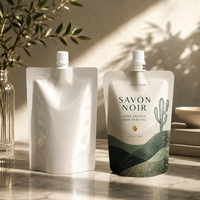 Pochettes souples mates en PE avec bec verseur et logo personnalisé pour liquides, crèmes et toniques de soin, formats de recharge 50ml-500ml