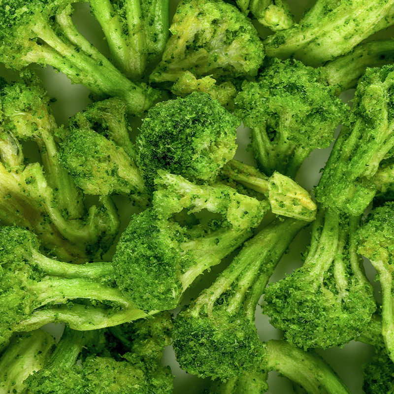 Healthy Hard-Textured Broccoli Snack Freshly Vacuum Fried at Low Temperature with Salty Taste Packaged in a Bag