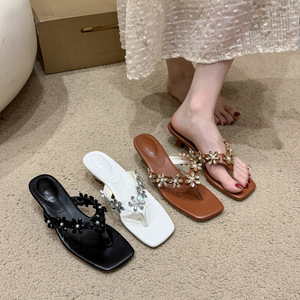 2025 estivo Outwear con strass a punta quadrata Sexy pantofole a tacco basso da <span class=keywords><strong>donna</strong></span> nuovo arrivo taglie forti <span class=keywords><strong>sandali</strong></span> infradito eleganti <span class=keywords><strong>43</strong></span> - Product Image 4